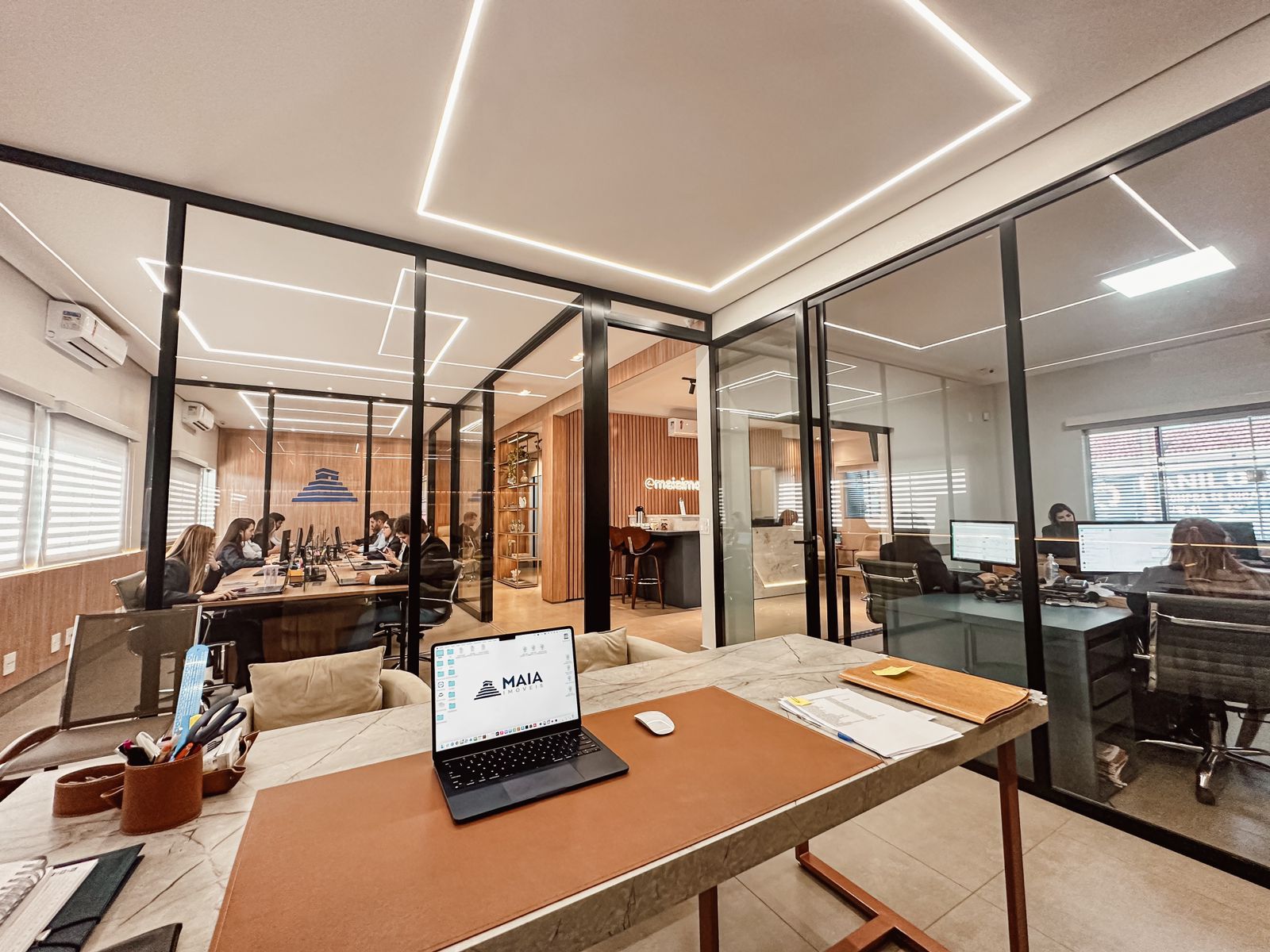 Uma imobiliária dirigida por realizadores